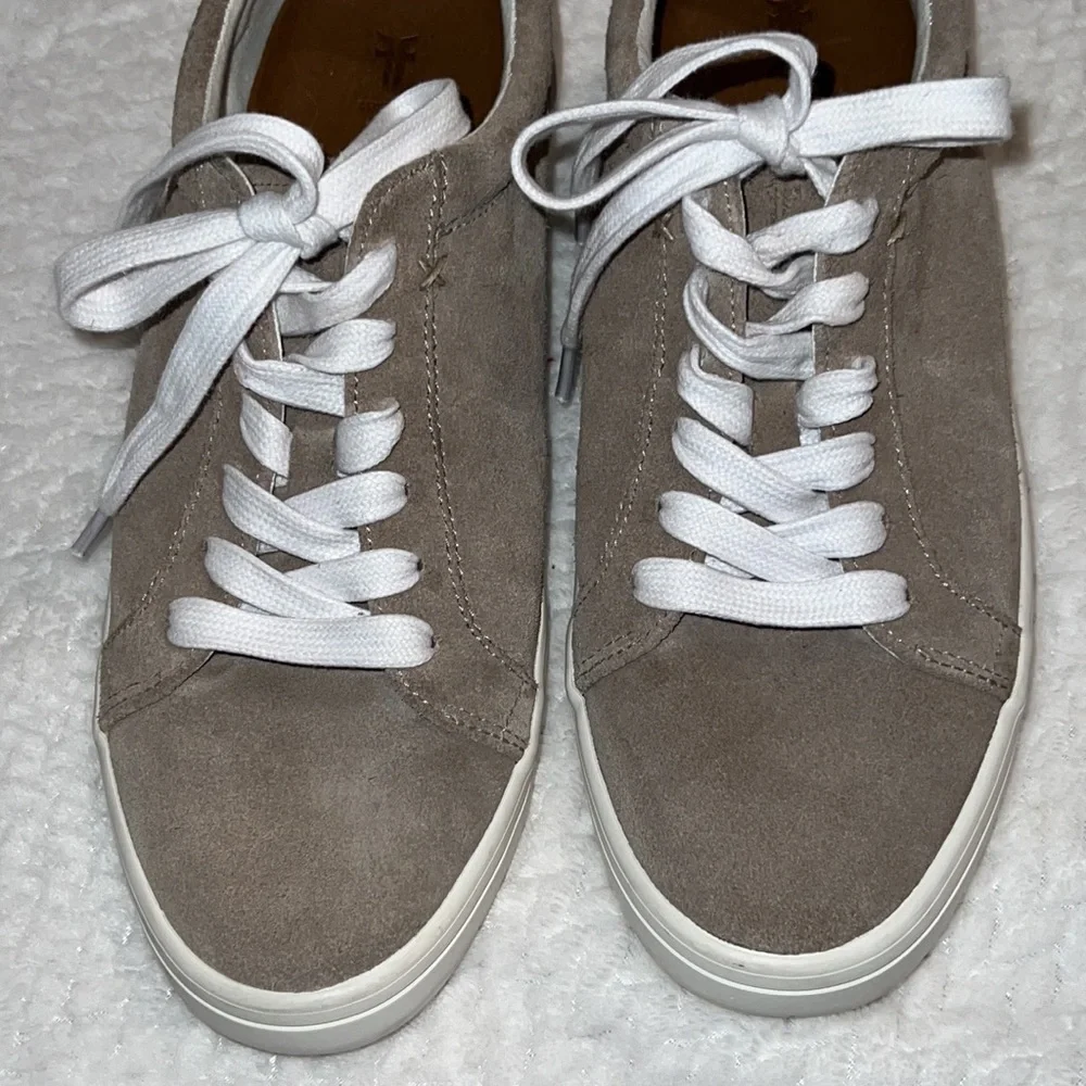 Frye Kerry Low Top Lace Up Women Sneaker Size 9.5M Tan Suede